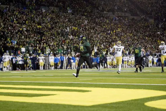 LaMichael James scores in the 2011 Pac-12 Championship