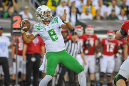 Marcus Mariota getting ready to throw this first TD pass. 