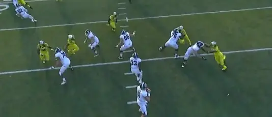 Malone loops around to the center, while Armstead has a one-on-one battle with the right guard.