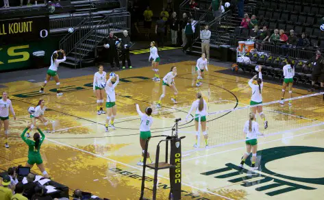 Oregon Ducks volleyball will host UCLA and USC for their final two conference games of the season on Friday and Sunday.