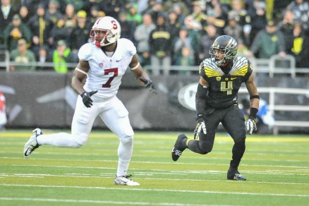 Erick Dargan (4) leads the Ducks in interceptions this year with five.