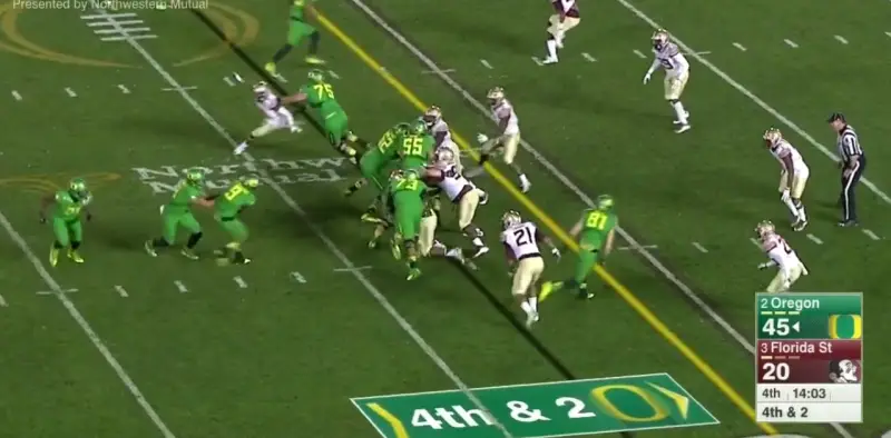 Once the ball is snapped, the TE releases down the field, and Mariota now only has to beat the corner in the flat.