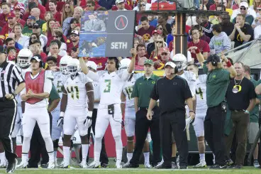 Chip Kelly added more tempo to Oregon's offense by using signs to "call the plays."