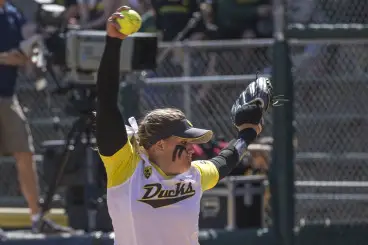 Oregons Glasco earned her seventh win and added a two-run home run in the Ducks victory over Cal.