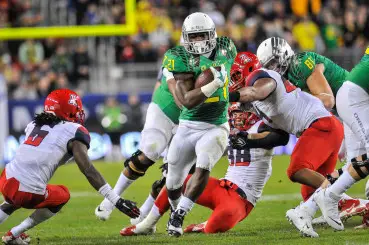 Royce Freeman Hits A Hole In The Pac-12 Championship Game