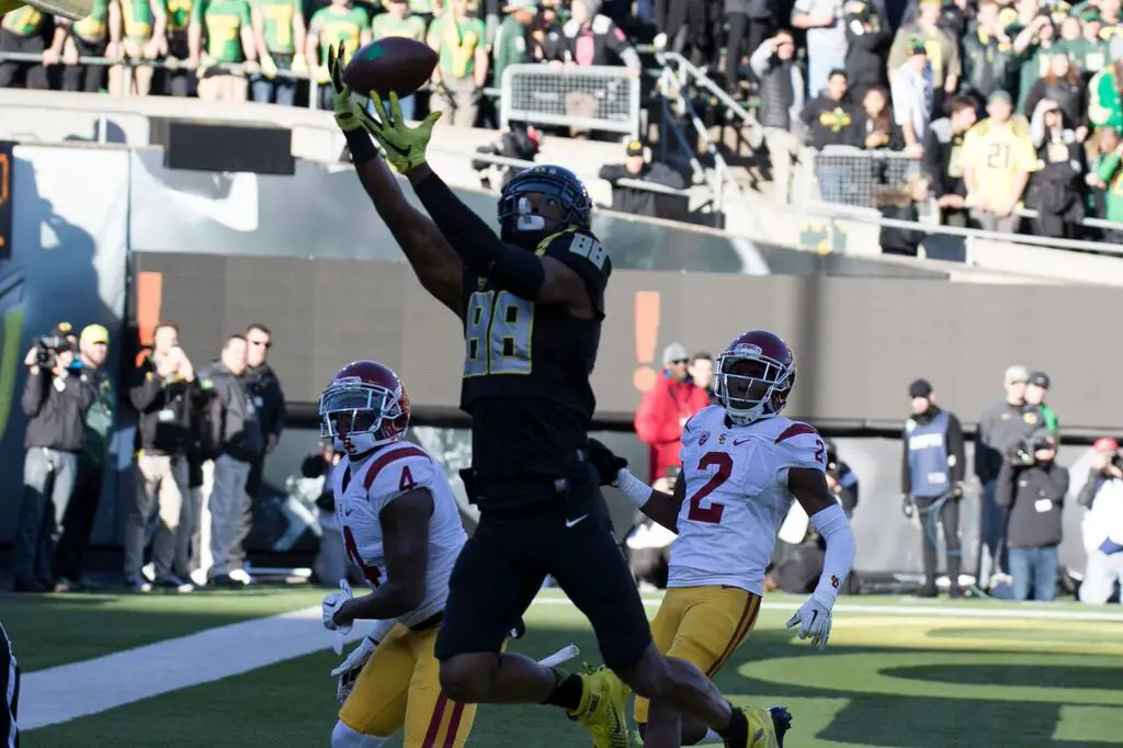 Dwayne Stanford catches a touchdown in Oregon's 48-28 win over USC.