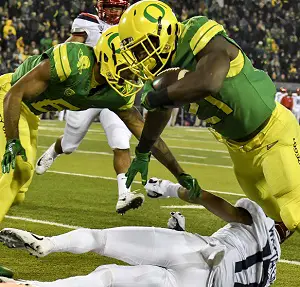 Oregon Ducks roll past UCLA behind Justin Herbert and Dillon