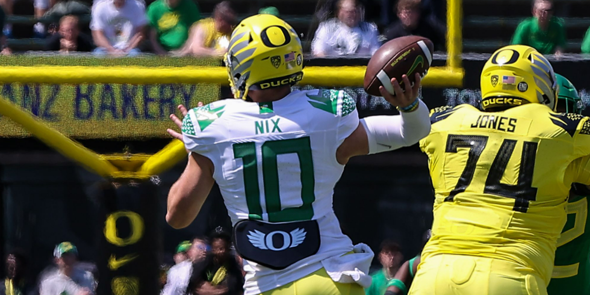 Bo Nix accurate, efficient, free of big mistakes in leading Oregon Ducks to  blowout of Eastern Washington