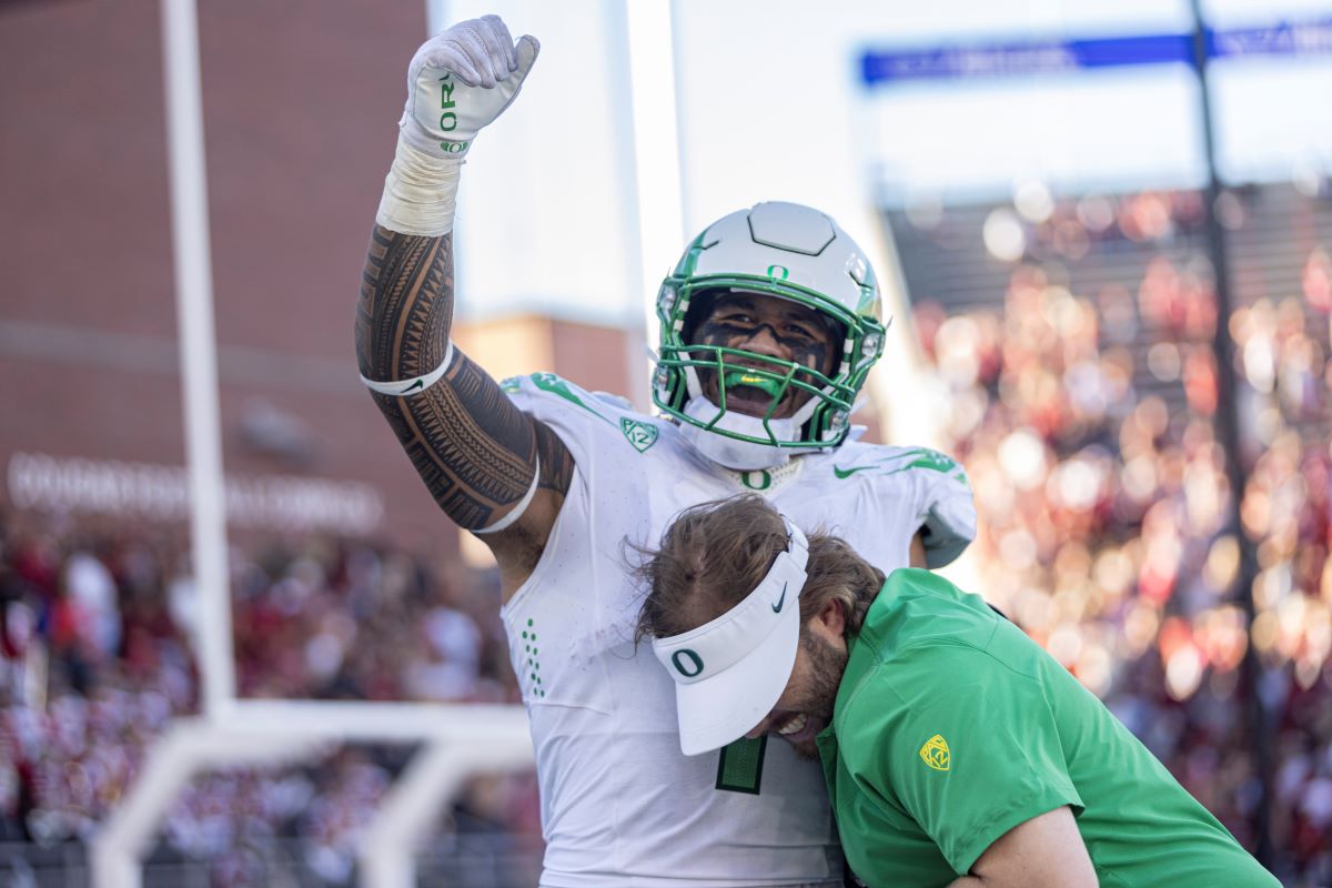 Bo Nix and the Oregon Ducks bounce back with a huge victory against the  Eastern Washington Eagles