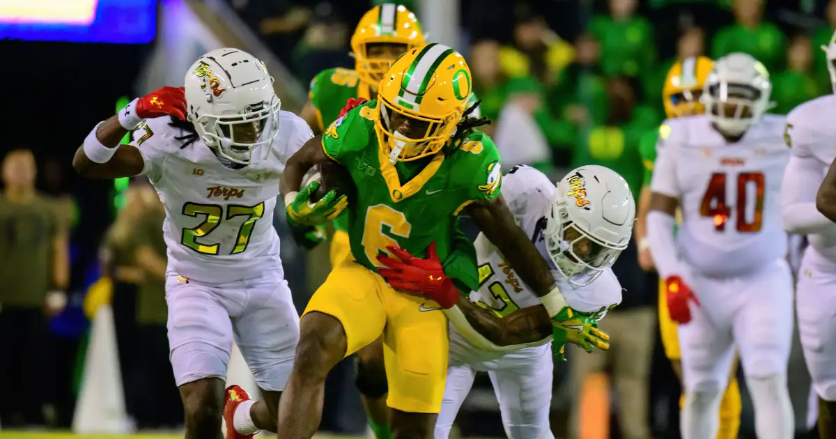 Oregon Ducks Football - FishDuck.com in Eugene, OR - Noah Whittington rushing for the Oregon Ducks vs the Maryland 'Terps