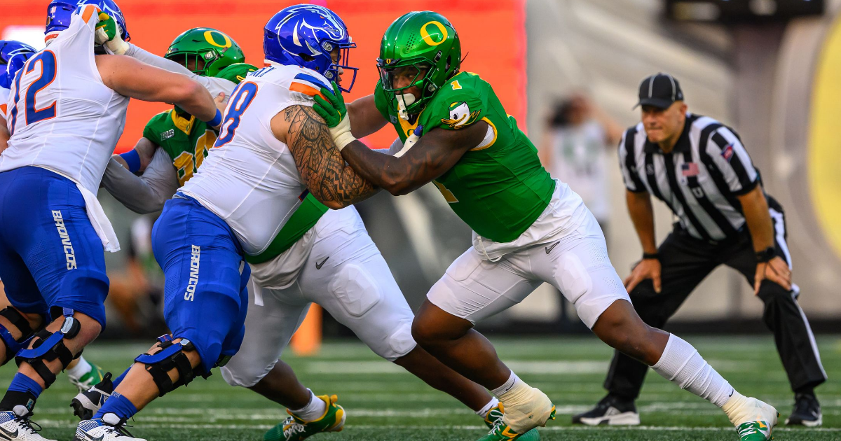 Oregon Football - Jordan Burch vs Boise State - Rose Bowl - Oregon Ducks Football - FishDuck.com in Eugene, OR