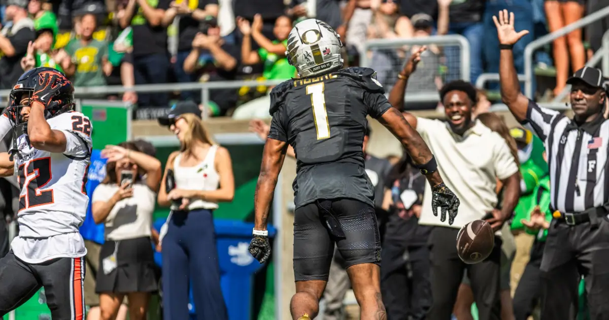Oregon Football - Dakorien Moore scores vs Oregon State - FishDuck.com in Eugene, OR