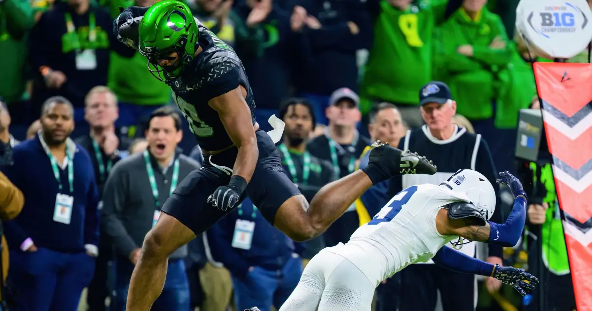 Oregon Football - Kenyon Sadiq in the B1G Championship 2024 - College Football Playoff - FishDuck.com in Eugene, OR - Oregon Football