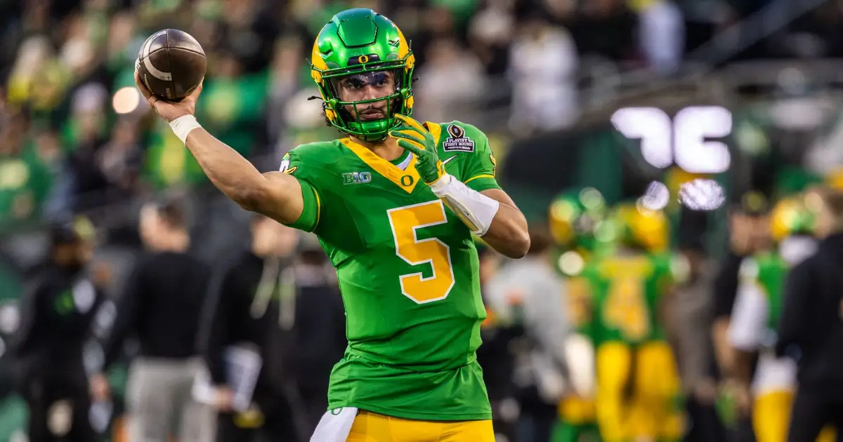 Oregon Football - Dante Moore - FishDuck.com in Eugene, OR - Dante Moore plays oregon football in the college football playoff ahead of his decision on the NFL Draft